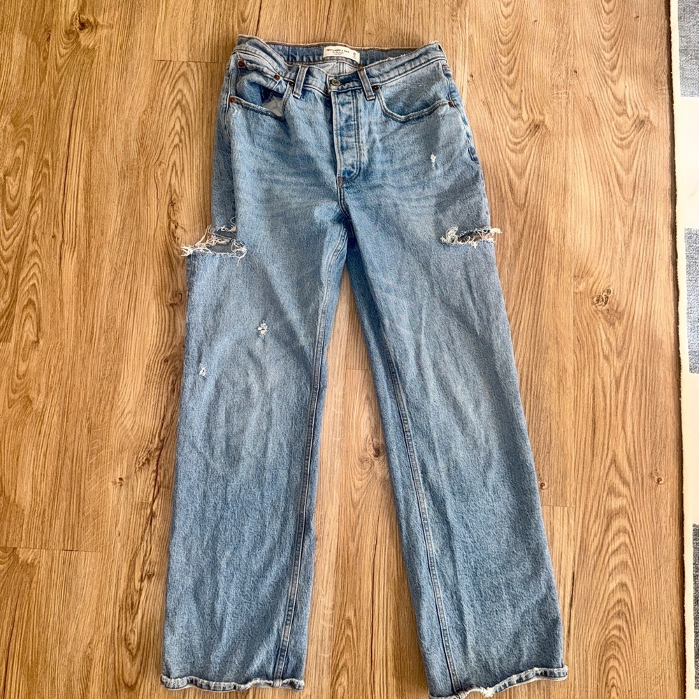 Abercrombie & Fitch Light Blue Distressed Low Rise Baggy‎ Jeans- Size 28